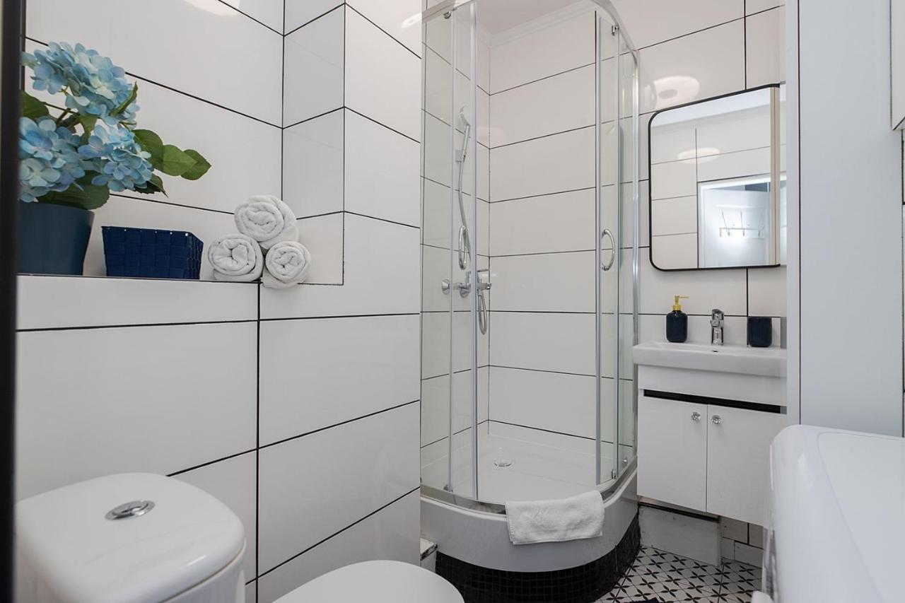 Unit Rooms Warszawa By Metro Rondo Onz Short Rent Idealne Pokoje Na Nocleg W Warszawie Екстериор снимка