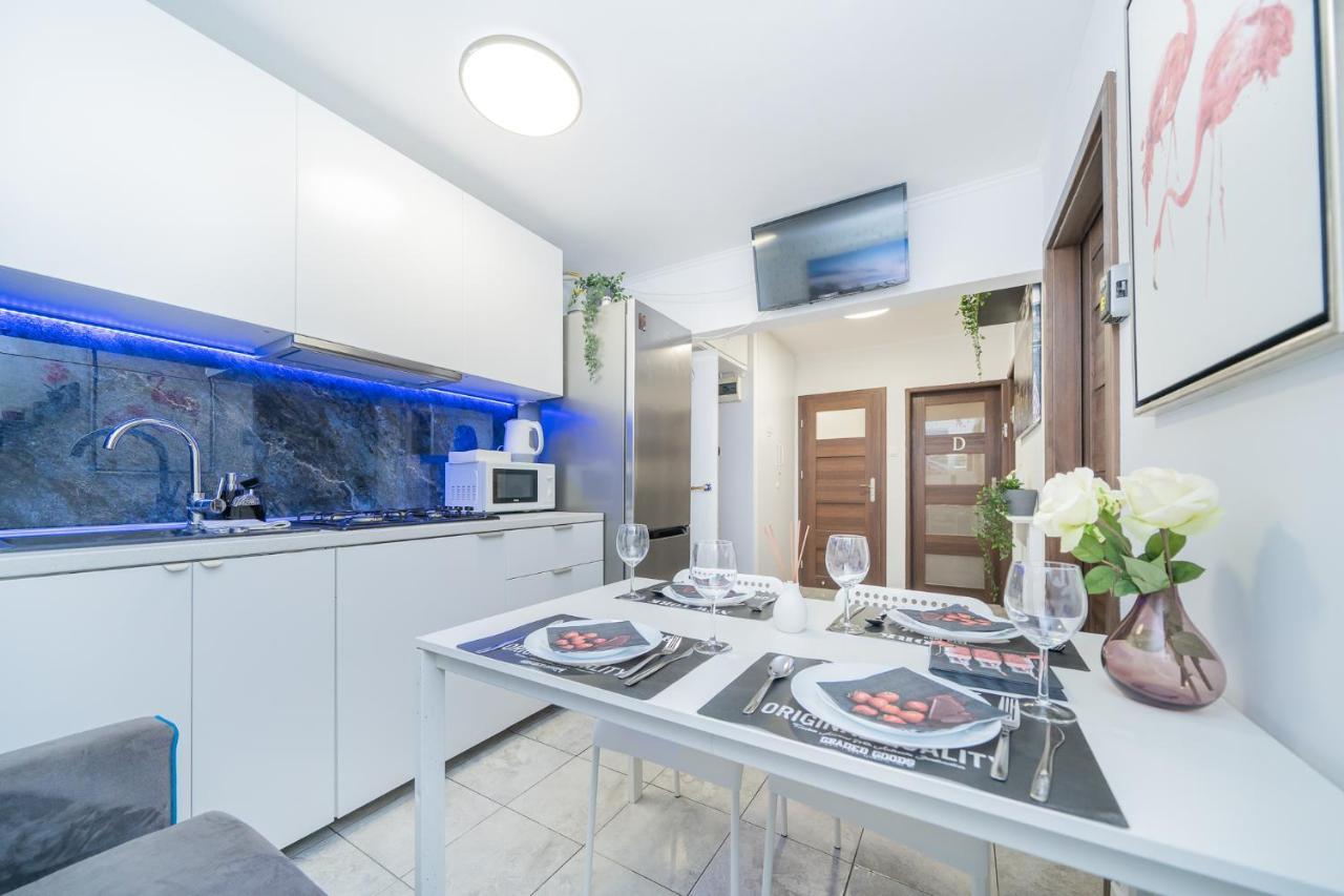 Unit Rooms Warszawa By Metro Rondo Onz Short Rent Idealne Pokoje Na Nocleg W Warszawie Екстериор снимка