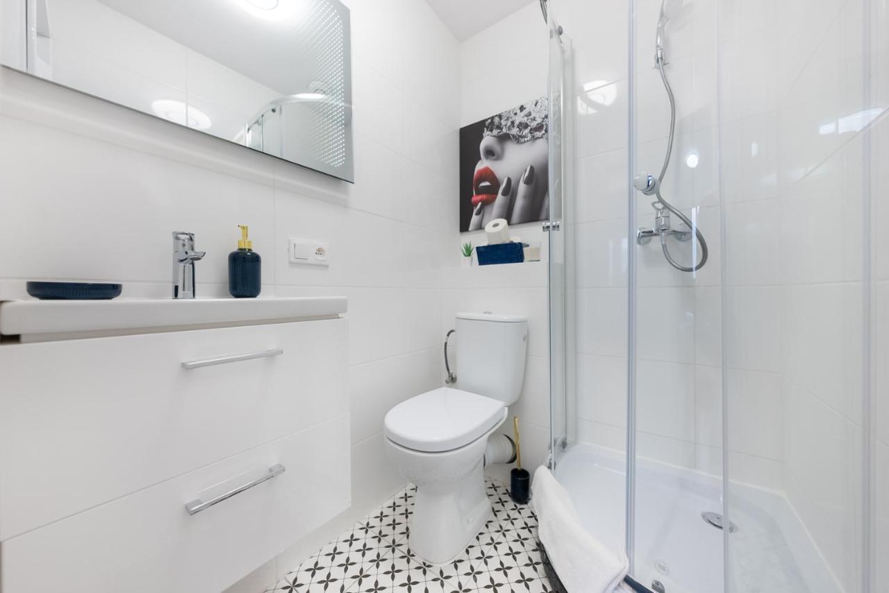Unit Rooms Warszawa By Metro Rondo Onz Short Rent Idealne Pokoje Na Nocleg W Warszawie Екстериор снимка