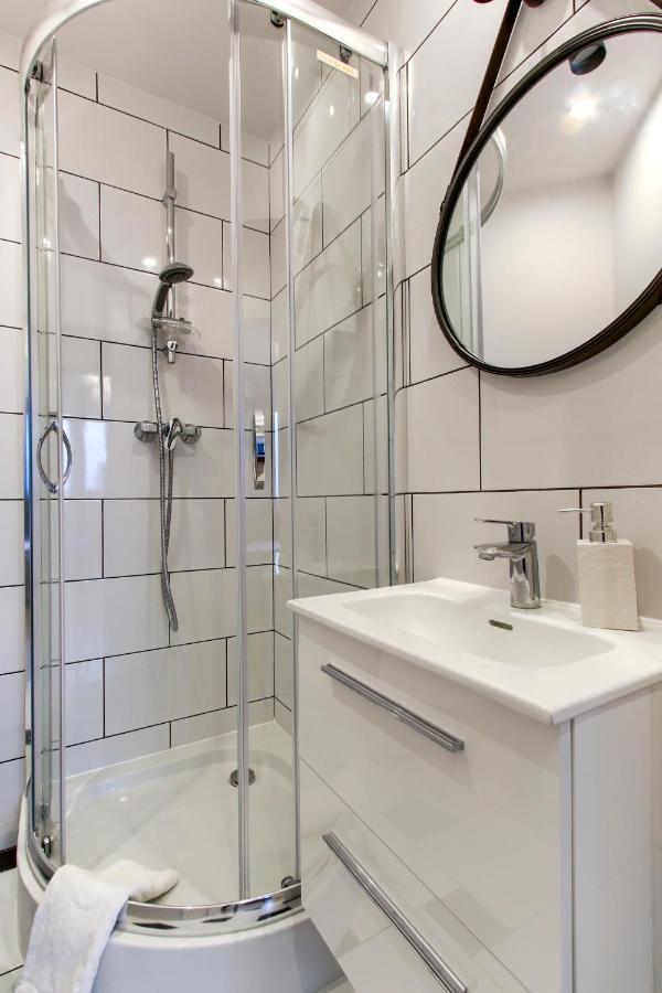 Unit Rooms Warszawa By Metro Rondo Onz Short Rent Idealne Pokoje Na Nocleg W Warszawie Екстериор снимка