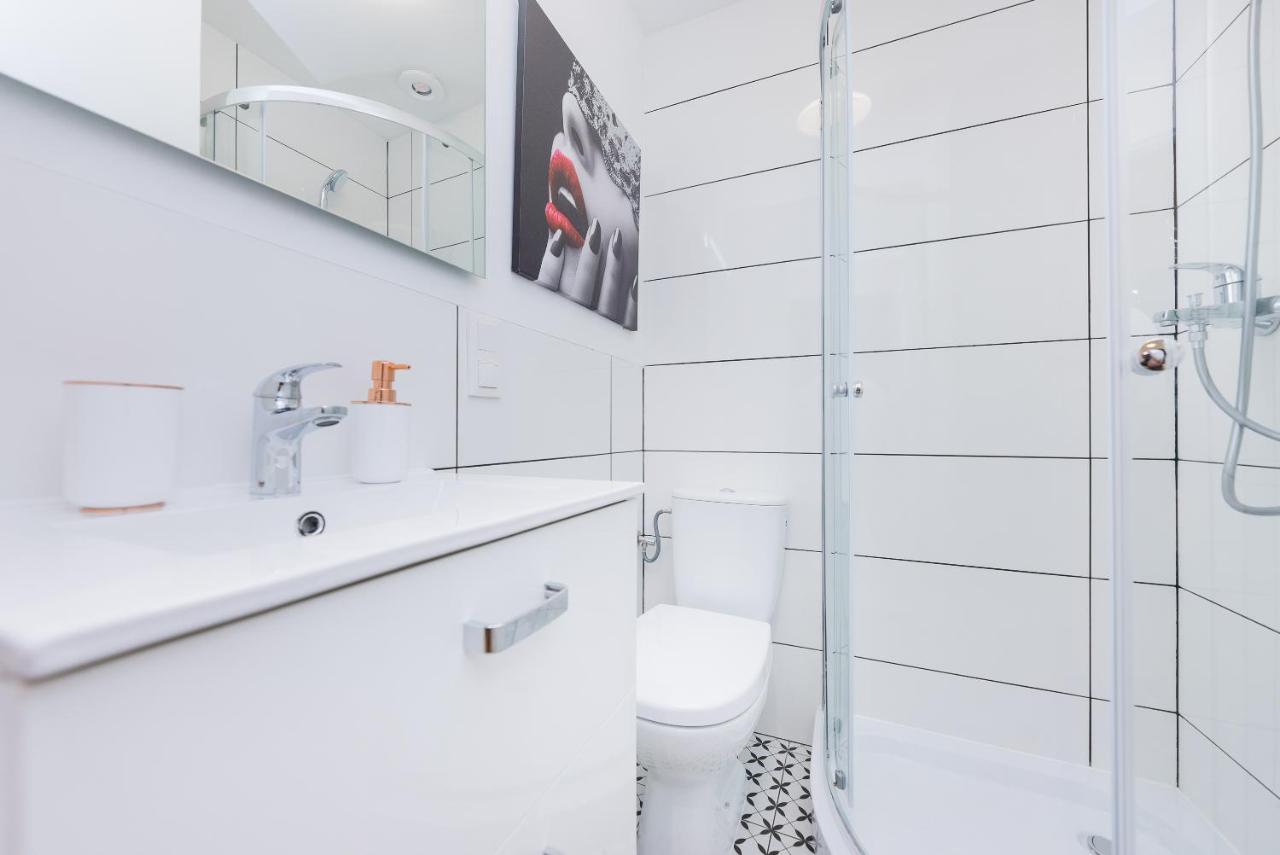 Unit Rooms Warszawa By Metro Rondo Onz Short Rent Idealne Pokoje Na Nocleg W Warszawie Екстериор снимка